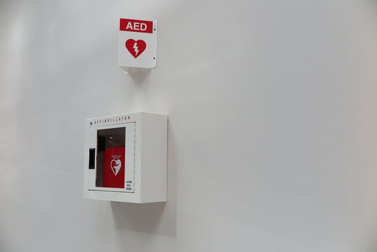 AED, device, and, sign, on, a, wall